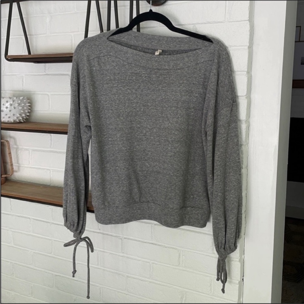 Lanston Heathered Gray Square Neck Sweatshirt